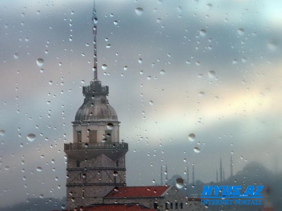 Güclü yağış və fırtına İstanbulda həyatı iflic etdi