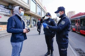Polis Bakıda reyd keçirdi: maskadan istifadə etməyənlər cərimələndi