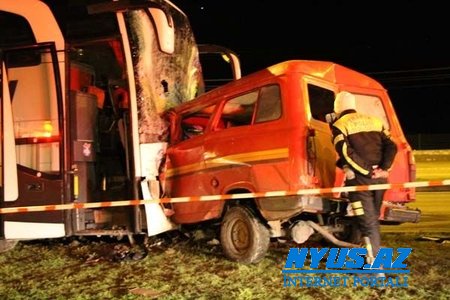 Türkiyədə sərnişin avtobusu mikroavtobusla toqquşub, ölən və yaralananlar var - Foto