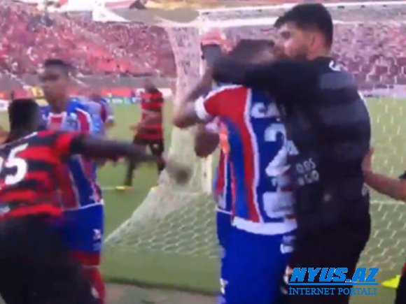 Hakim 9 futbolçunu meydandan qovdu