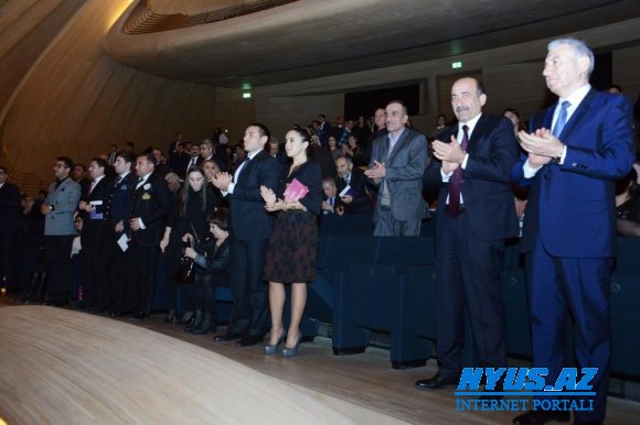 Leyla Əliyeva Heydər Əliyev Mərkəzində “Xocalı 613” adlı klassik musiqi gecəsində iştirak edib - FOTO