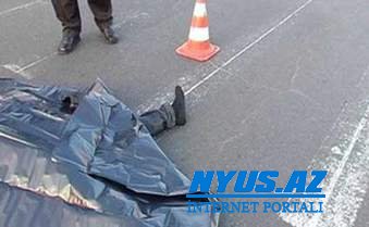 Yolu keçən iki məktəblini maşın vurdu