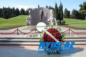 Dövlət Təhlükəsizliyi Xidmətinin kollektivi Fəxri xiyabanda ulu öndər Heydər Əliyevin xatirəsini yad edib