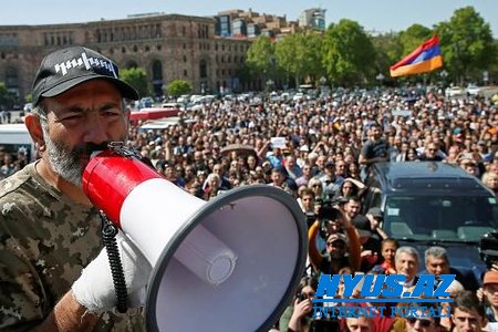 Ermənistanın uçuruma yuvarlanması sürətlənir; bizim strategiyamız nə olmalıdır? - Elxan Şahinoğlunun şərhi