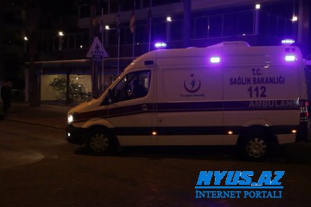 Türkiyədə avtomobil maneəyə çırpılıb, ölən və yaralanan var