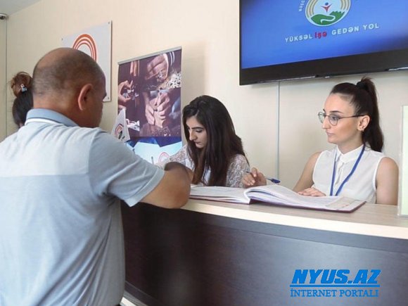 Binəqədidə ali təhsilli gənclər üçün əmək yarmarkası keçirilib