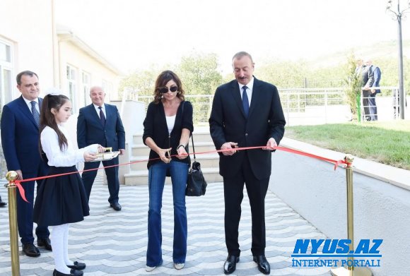 Prezident İlham Əliyev və birinci xanım Mehriban Əliyeva Şamaxıda Meysəri kənd tam orta məktəbinin yeni binasının və üzümçülük və şərabçılıq kompleksinin açılışında iştirak ediblər - FOTO