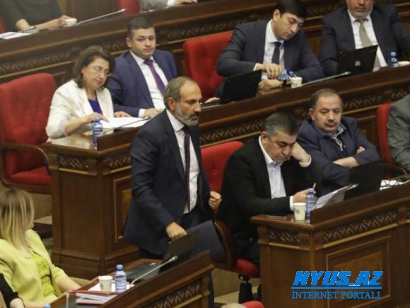 Ermənistan burulğana düşüb