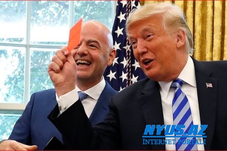 FİFA prezidenti Trampa qırmızı və sarı kart hədiyyə edib