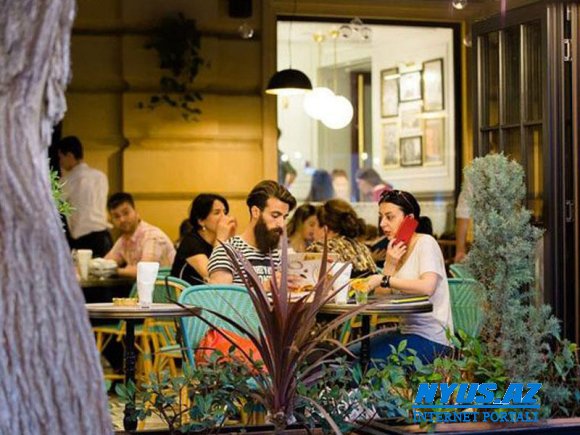 "Tarqovı"dakı restoranlar: altı manata qayğanaq, 250 manata şampan - FOTO
