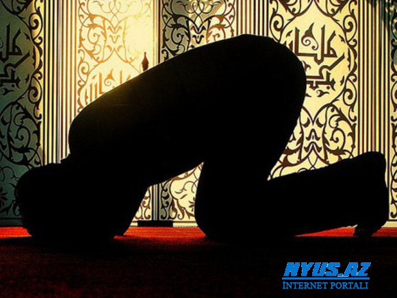 Namaz qılan zaman fikrin dağılmaması üçün nə etmək lazımdır?