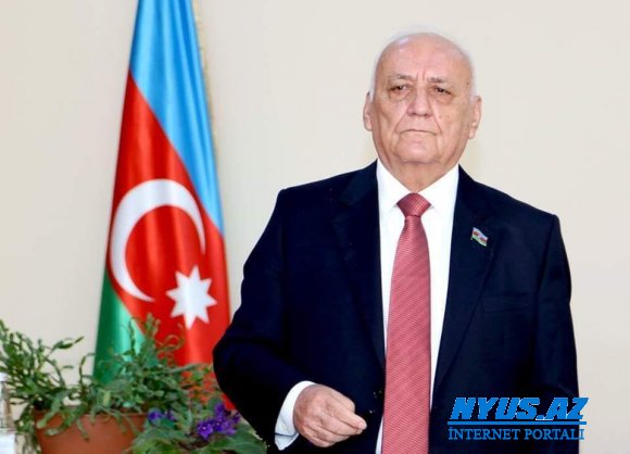 Akademik: "Azərbaycanın üçrəngli bayrağı özündən əvvəlki bayraqların varisidir"
