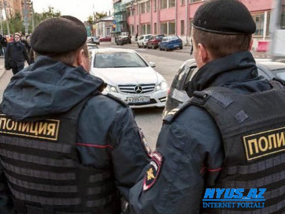 Rusiyada polislər iş yerində belə əylənirlər - VİDEO