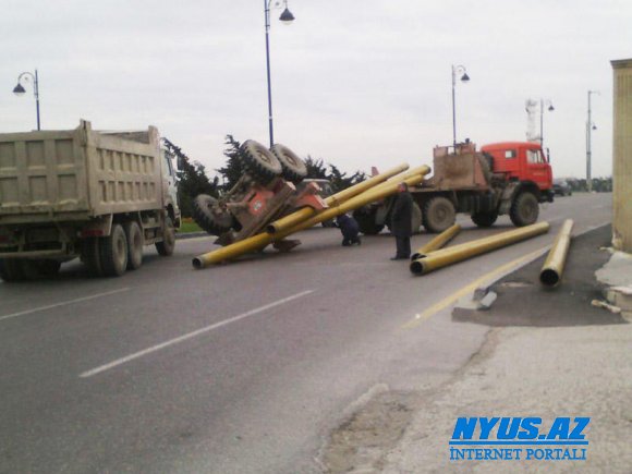 Siyəzəndə “KAMAZ”la “Mercedes” toqquşub: ölən var