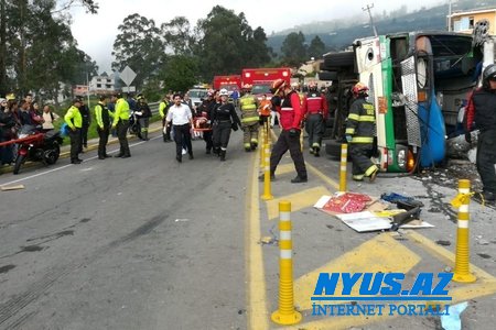Ekvadorda sərnişin avtobusu qəzaya uğrayıb, ölənlər və yaralananlar var