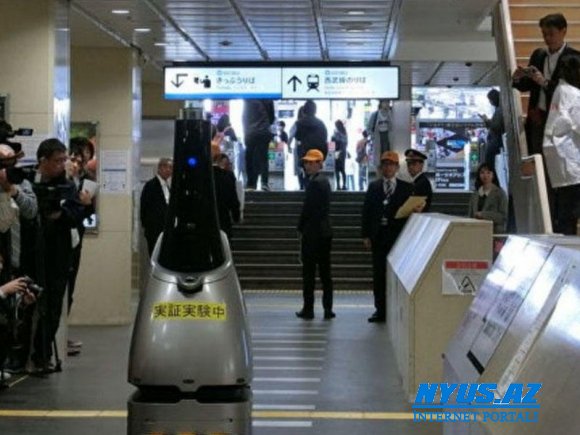 Yaponiyada dəmir yolu stansiyasında robot-nəzarətçi sınaqdan keçirilib