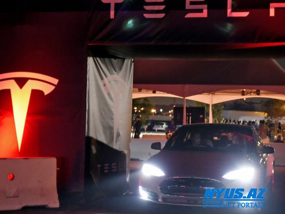 Tesla-nın qırmızı işıqdakı xəbərdarlıq sistemi istifadəyə verilir