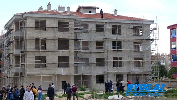 Polislər həyat yoldaşını gətirdilər, intihardan vaz keçdi