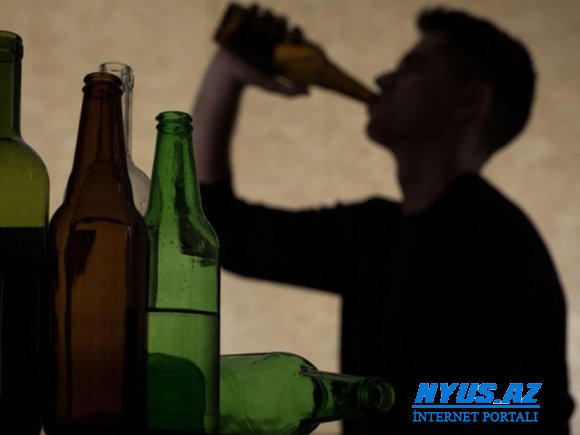 Bu ölkədə hər yeddi nəfərdən biri həddən artıq alkoqol qəbul edir