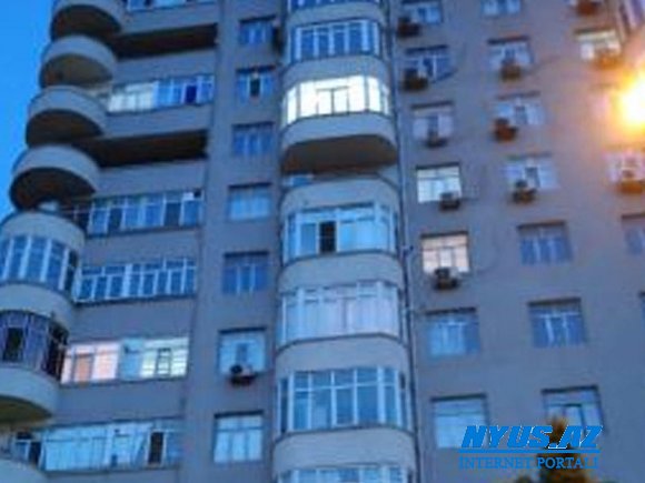 Bakıda yaşlı qadın binadan yıxılaraq dünyasını dəyişib