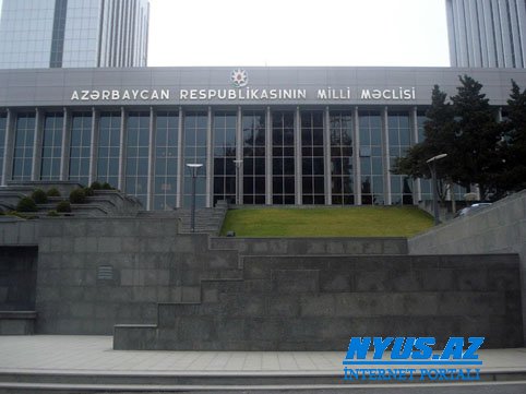 Milli Məclis kredit ittifaqları ilə bağlı qadağanı təsdiq etdi