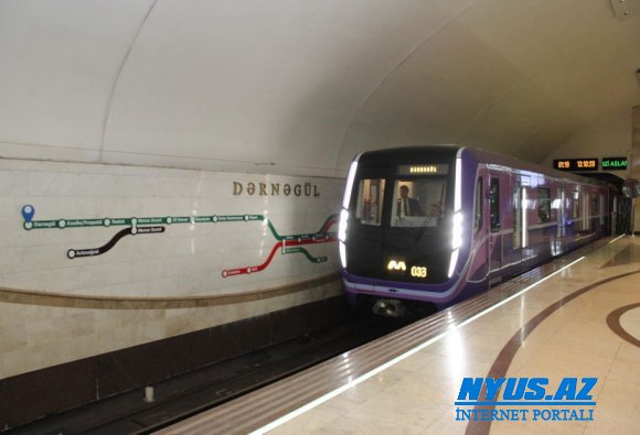 Bakı metrosunda qatarda problem yaranıb