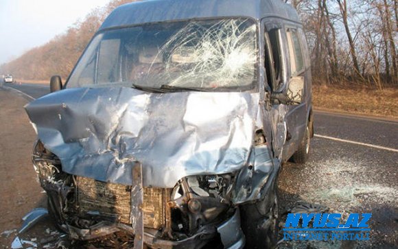 Bakı-Qazax yolunda mikroavtobusla "VAZ" toqquşdu - Yaralı var