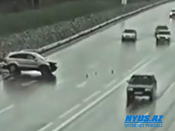 Bakıda yağışlı havada baş vermiş dəhşətli qəzalar - VİDEO