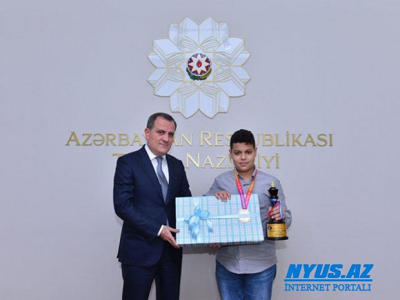 Nazir dünya çempionu Aydın Süleymanlı ilə görüşdü