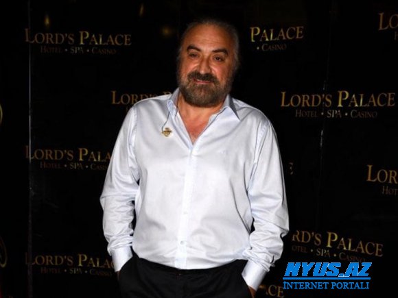 Müğənni anasını biabır etdi: "Otaqdakı divan səsinin ritmi sayəsində musiqiçi olmuşam"