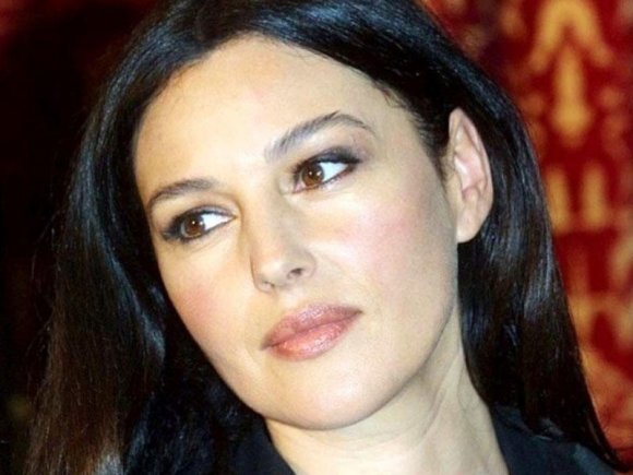 55 yaşlı Monika çılpaq pozu ilə gündəm oldu - FOTO