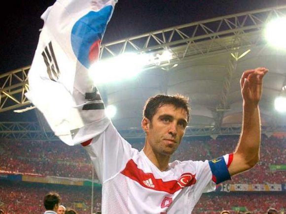 Türkiyə futbolunun əfsanəsi taksi sürücüsü işləyir - FOTO