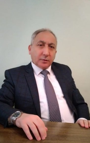 Tanınmış jurnalist “Təhsil-Press.az” İnformasiya Agentliyinin rəhbəri, təhsil eksperti Əkbər Hüseynzadənin 34 saylı Xətai ikinci seçki dairəsindən deputatlığa namizədliyi qəbul olundu