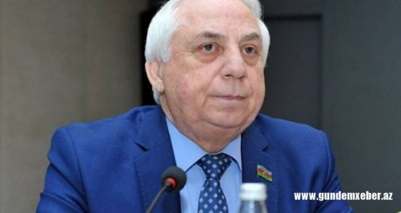 Hadi Rəcəbli seçicilərə 20 manat pul və yağ paylayır