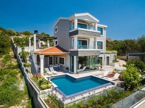 Bakıda 4 milyon manata villa satışa çıxarıldı