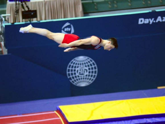Fərdi proqramda kişilər və qadınlar arasında batut gimnastikası və tamblinq üzrə yarışların finalçıları müəyyənləşib