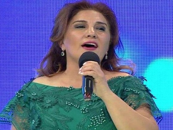 "Kişi müğənnilər yanlarında apardığı qadın müğənniləri satırlar" - Əməkdar artist