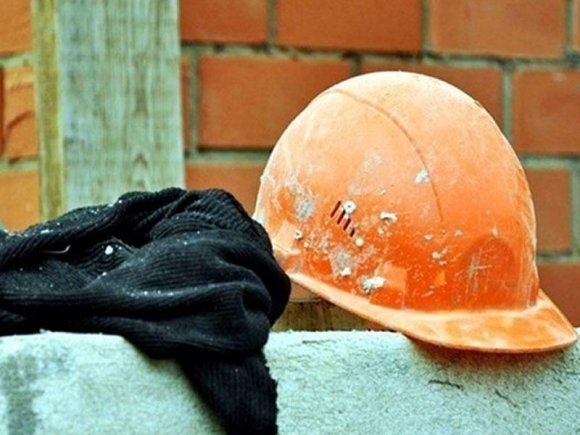 Betonqarışdıran maşının içində qaldı, xəsarət aldı