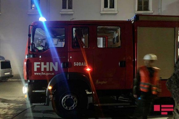 Bakıda beşmərtəbəli binada yanğın olub - FOTO