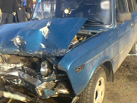 Bakıda "Mercedes" "VAZ"la toqquşdu: Ölən və yaralanan var