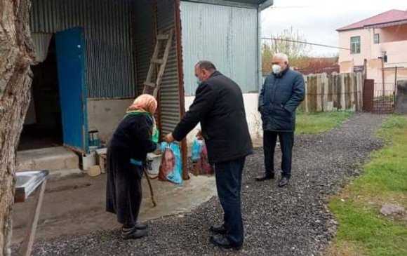 Füzuli icra başçısından yaşlı anaya hörmətsizlik – Foto