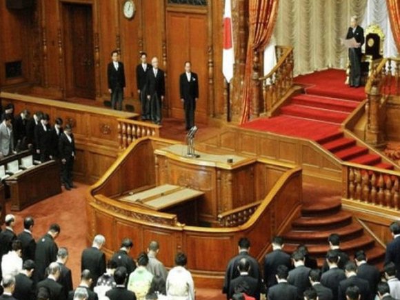 Yapon millət vəkilləri maaşlarının azaldılmasını tələb edirlər