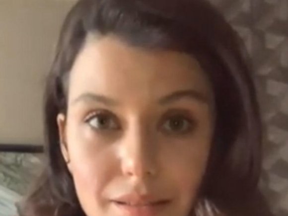 Beren Saat koronadan danışdı: "Hamımız qorxuruq" - VİDEO