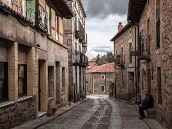 İspaniyanın turizm sektoru COVID-19 səbəbindən Pasxa təntənələrində 18 milyard avro itirib