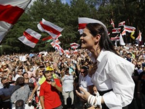Belarus müxalifətinin lideri Litvaya qaçdı