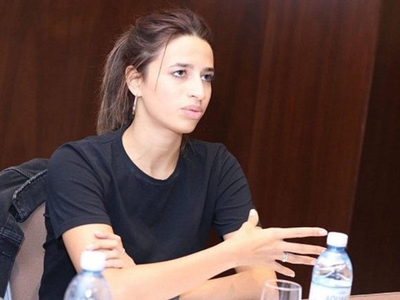 Azərbaycanlı idmançı yataqdan yarıçılpaq FOTOsunu yaydı