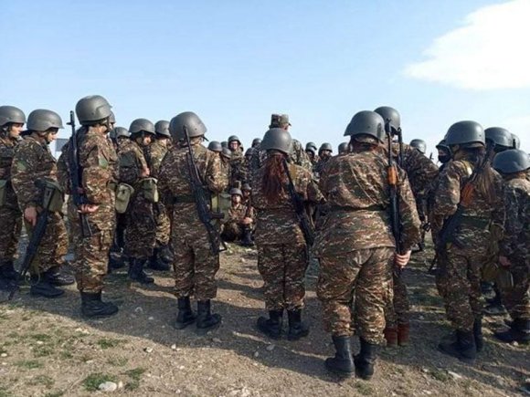 Separatçı rejimin “rəhbəri”nin yalvarışına erməni kişilərdən “hay” gəlmədi: Qadınları qabağa verdilər - FOTO