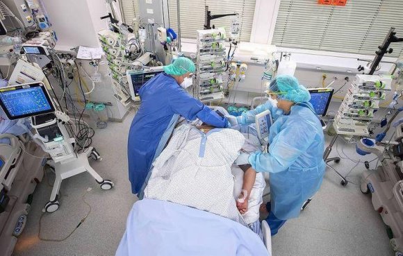 Britaniyada son sutkada 12 mindən çox koronavirus infeksiyası aşkar edilib
