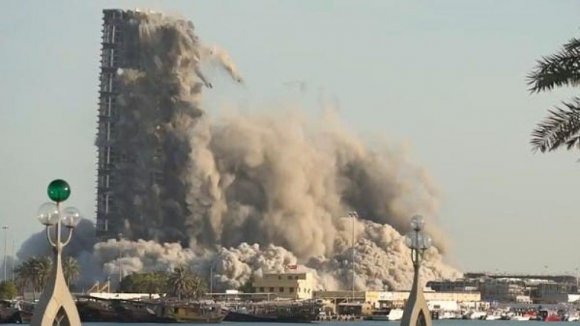 Dünya rekordu: 144 mərtəbəli bina 10 saniyəyə sökülüb