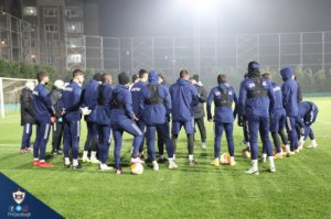 Koronavirus "Qarabağ"ı pis duruma saldı: klubda 14 sağlam futbolçu qalıb